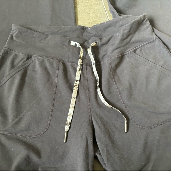 Lululemon pants - Picture 3 of 4